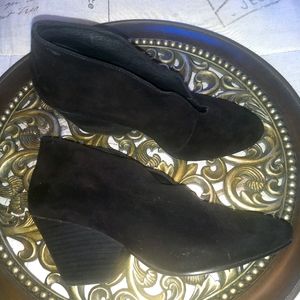 Eileen Fisher Black Suede booties